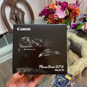 Canon PowerShot G7X Mark III in Black Kit